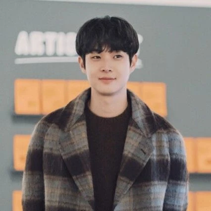 充滿粉絲愛的崔宇植人氣照片