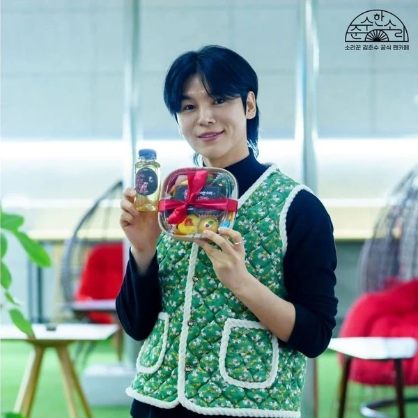 Popular photo full of fans’ love for Kim Junsu (1991)