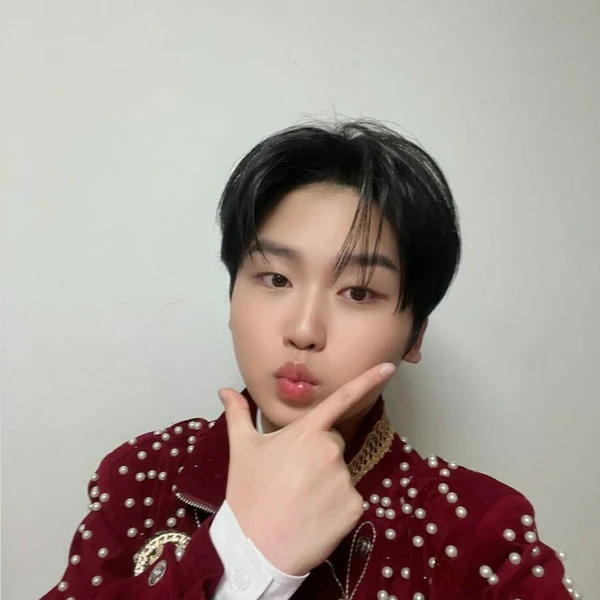 The most loved look of Park Sungon today