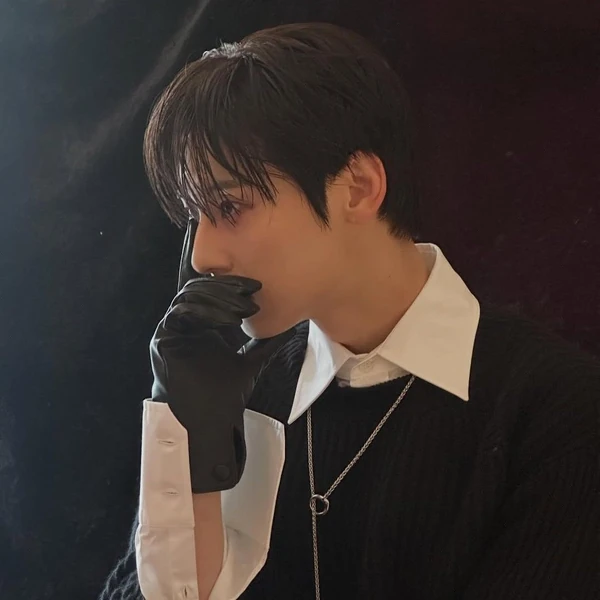 Popular photo full of fans’ love for Hwang Minhyun