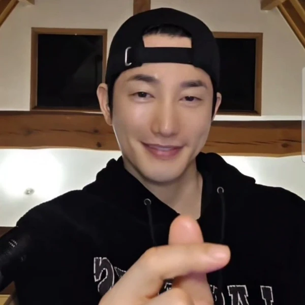 Popular photo full of fans’ love for Park Sihoo