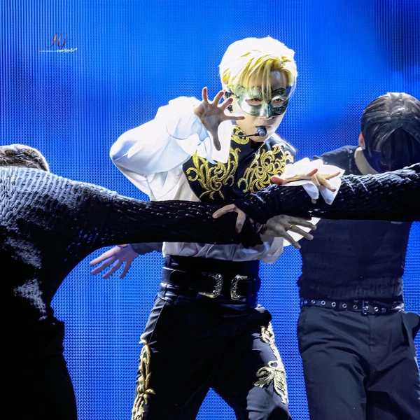 Popular photo full of fans’ love for Kim Heejae