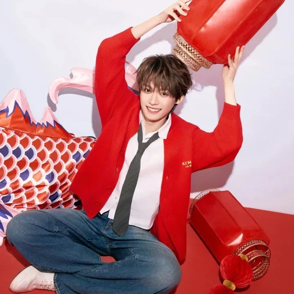 The most loved look of Zi Yu today