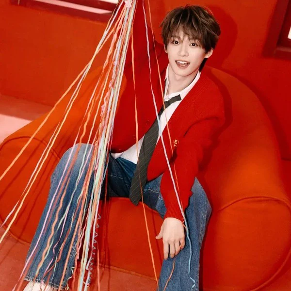 The most loved look of Zi Yu today