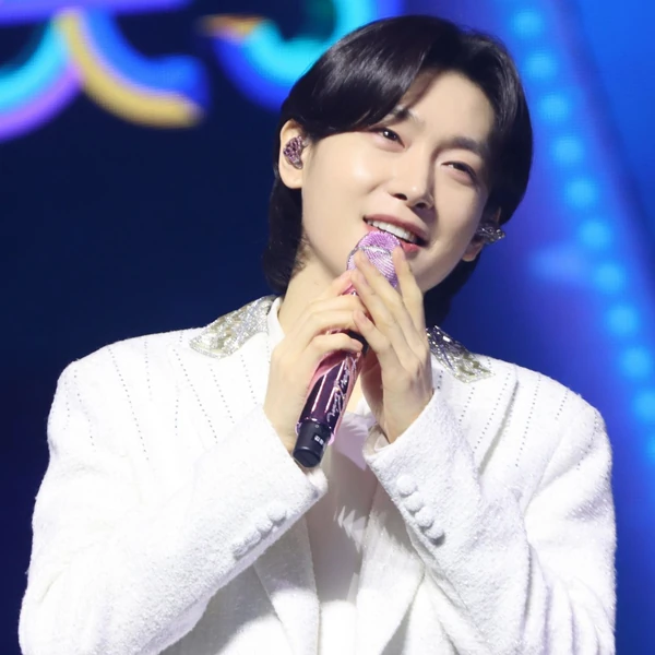 Popular photo full of fans’ love for Kim Yongbin