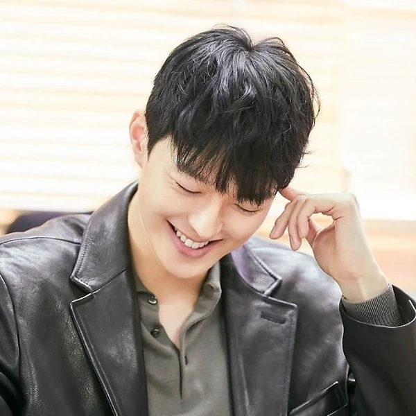 The most loved look of Jang Kiyong today