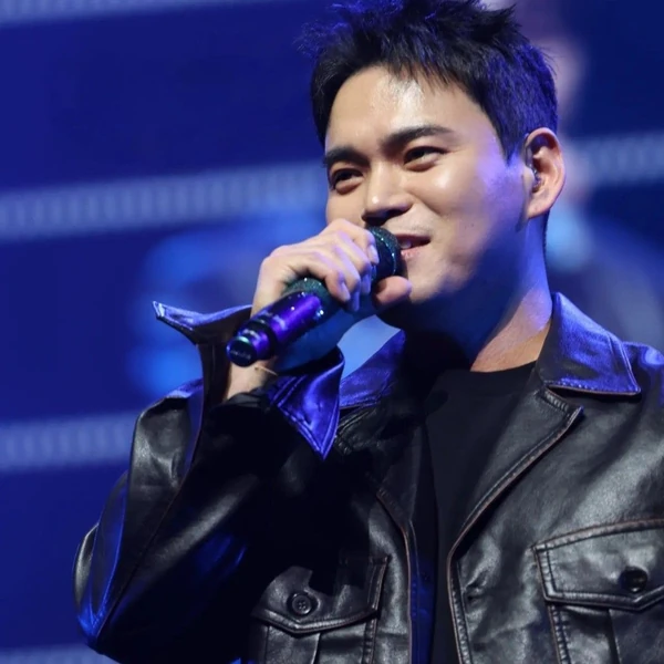 Popular photo full of fans’ love for Cheonrokdam