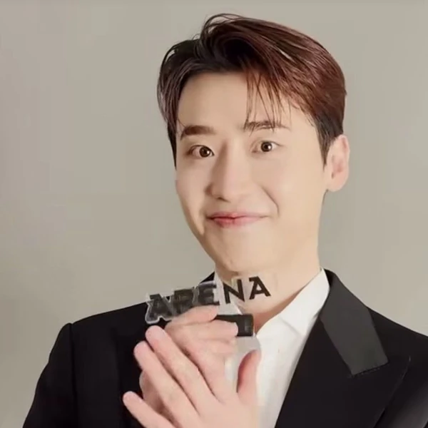 The most loved look of Lee Jongsuk today