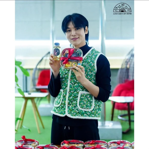 Popular photo full of fans’ love for Kim Junsu (1991)