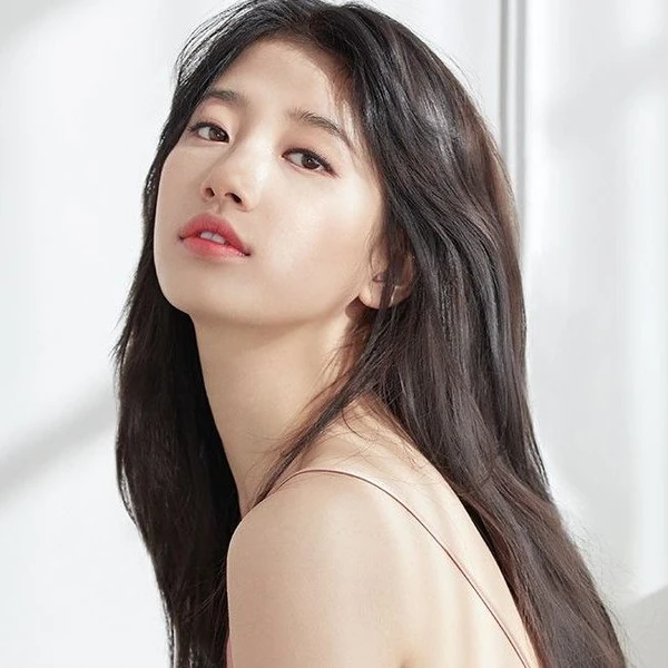 Popular photo full of fans’ love for Bae Suzy