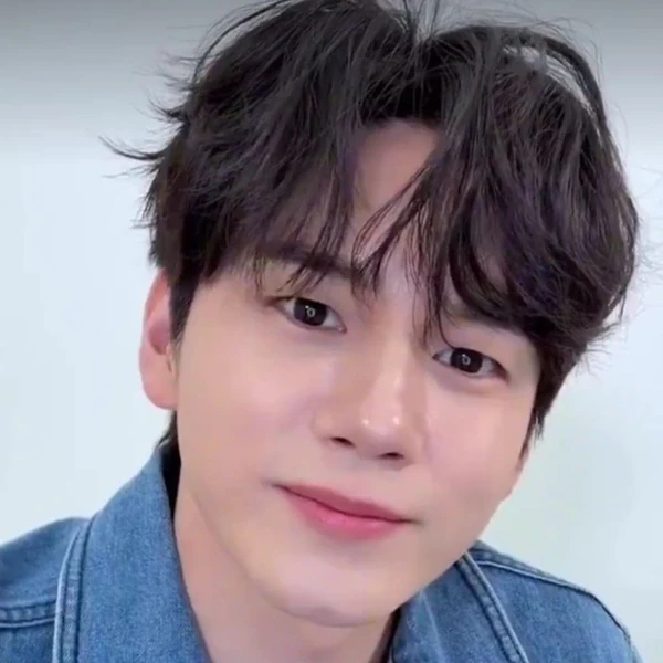 The most loved look of Ong Seongwu today