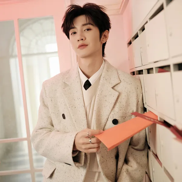 The most loved look of Chen Zhe Yuan today