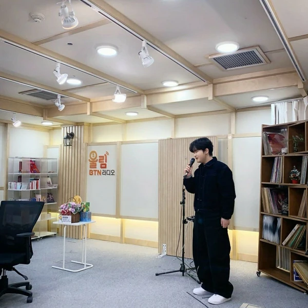 Popular photo full of fans’ love for Park Sungon