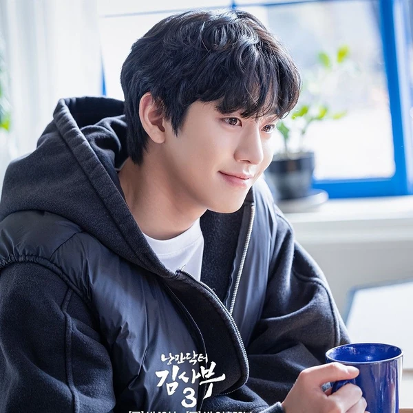 今天最受喜愛的安孝燮模樣