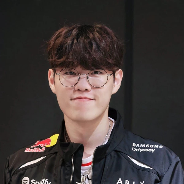 Today’s standout profile photo of Oner on Choeaedol Celeb