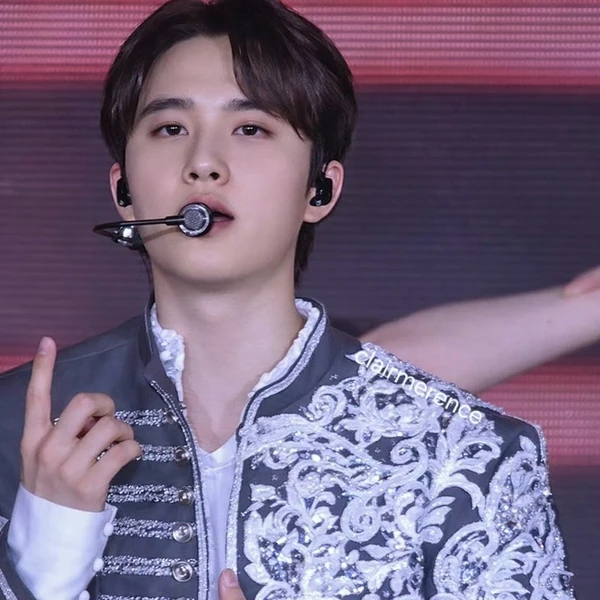 今天最受喜爱的都暻秀 (D.O.)模样