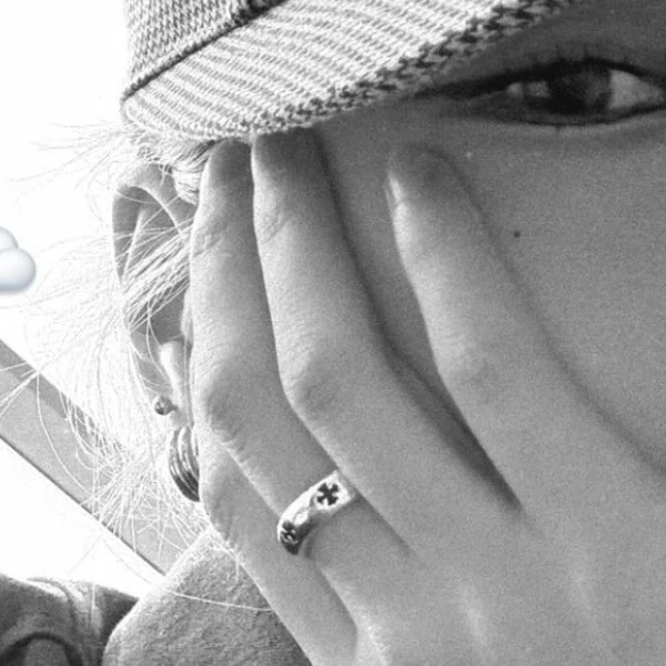 Popular photo full of fans’ love for BADA