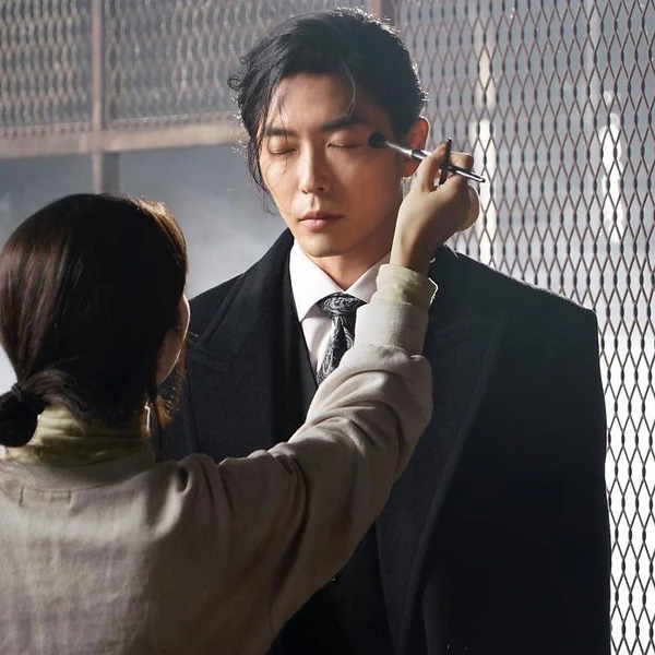 充滿粉絲愛的金材昱人氣照片