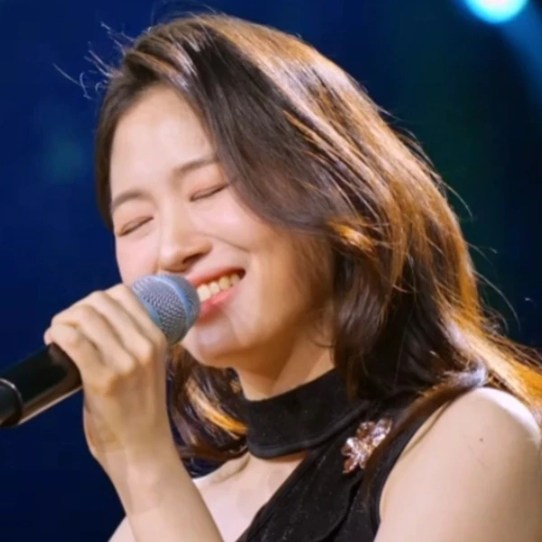 Popular photo full of fans’ love for Kim Jui