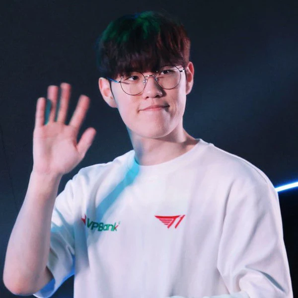 Popular photo full of fans’ love for Oner