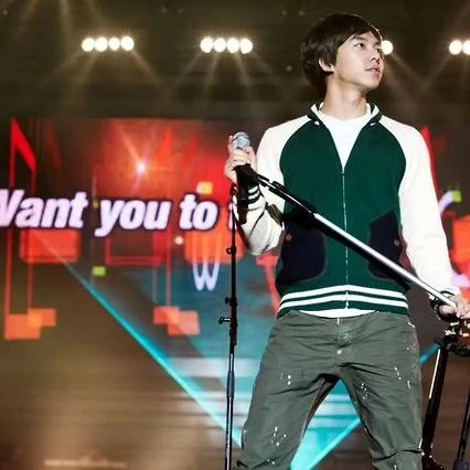 Popular photo full of fans’ love for Lee Seunggi