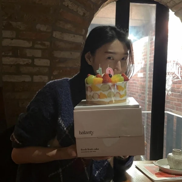 Popular photo full of fans’ love for Kim Yeonkoung