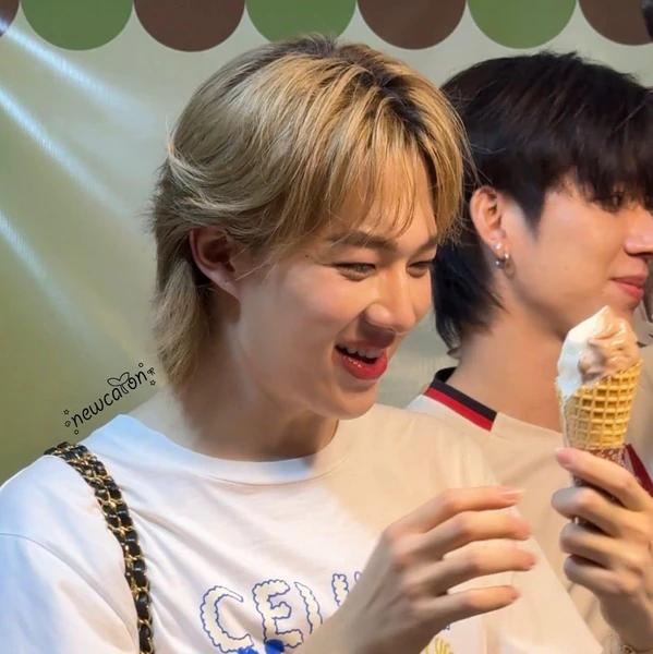 Popular photo full of fans’ love for NuNew