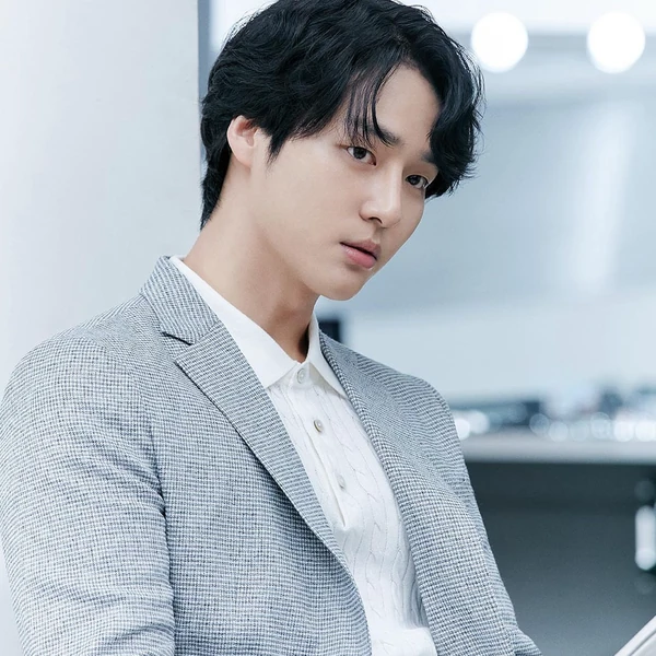 The most loved look of Yang Sejong today