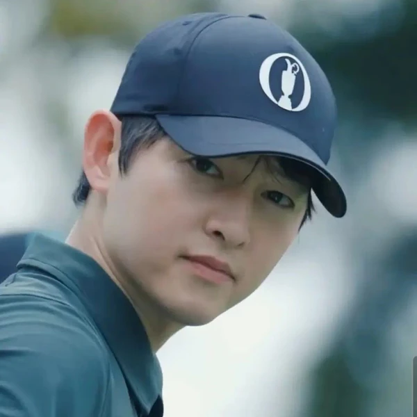 Foto populer Song Joongki yang penuh cinta dari penggemar