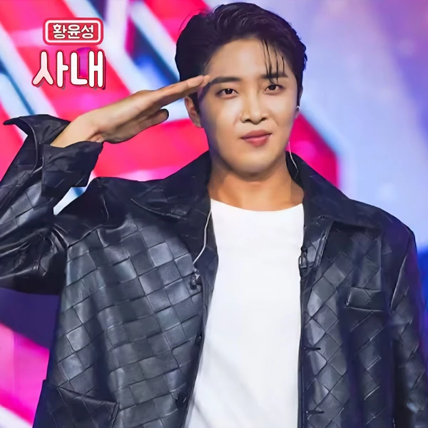 Popular photo full of fans’ love for Hwang Yunsung