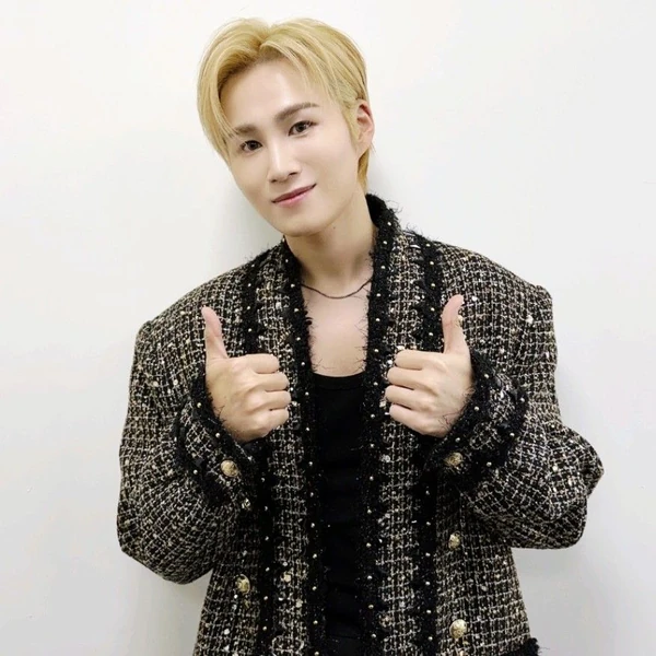 Popular photo full of fans’ love for Kim Heejae