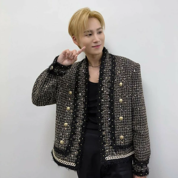 Popular photo full of fans’ love for Kim Heejae