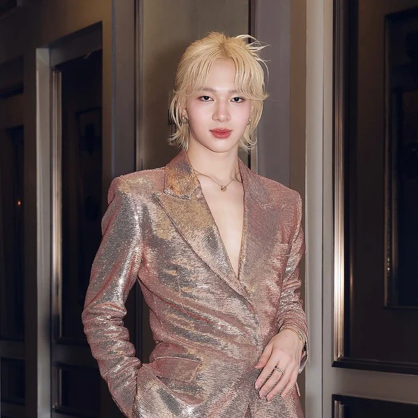 Popular photo full of fans’ love for NuNew