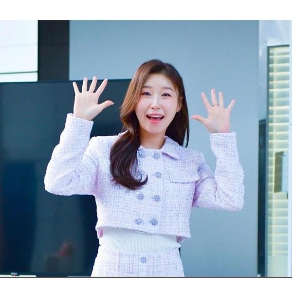 Popular photo full of fans’ love for Lee Sona