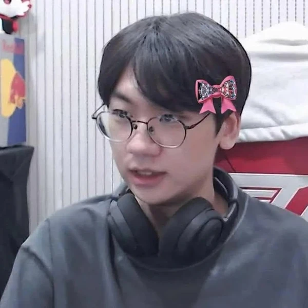 Popular photo full of fans’ love for Doran