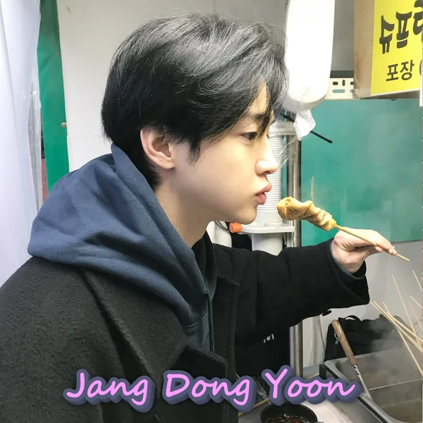 Popular photo full of fans’ love for Jang Dongyoon