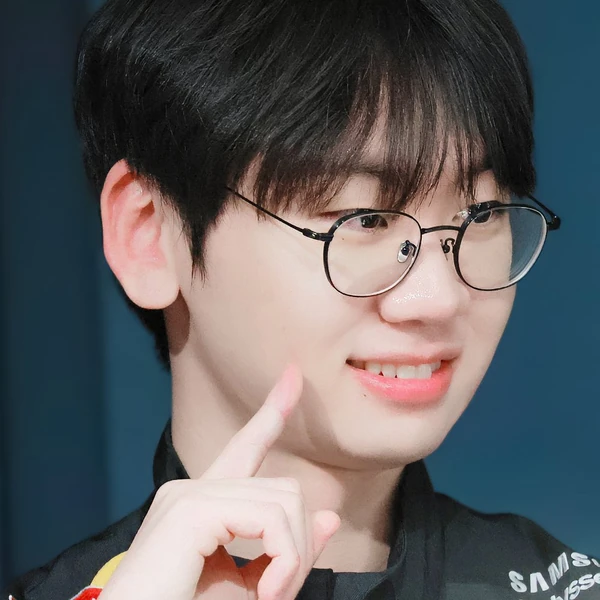 Foto profil terbaik Doran hari ini di Choeaedol Celeb