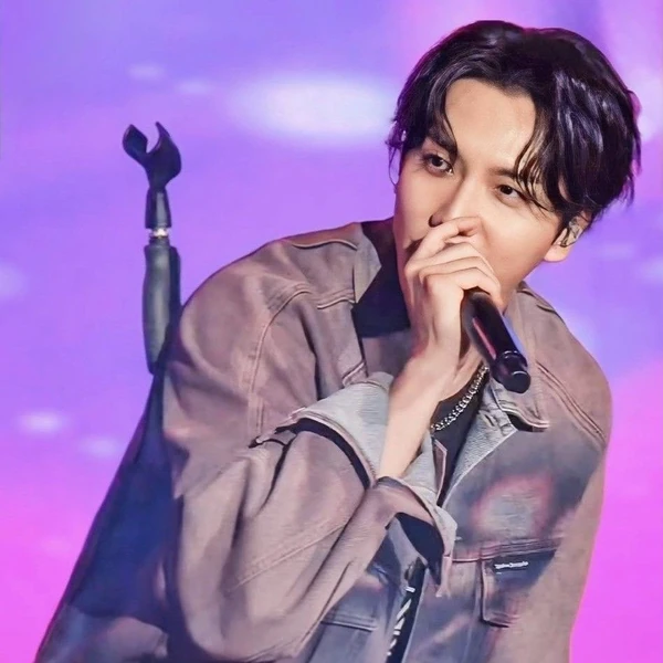 イ・スンギへのファンの愛が詰まった人気写真