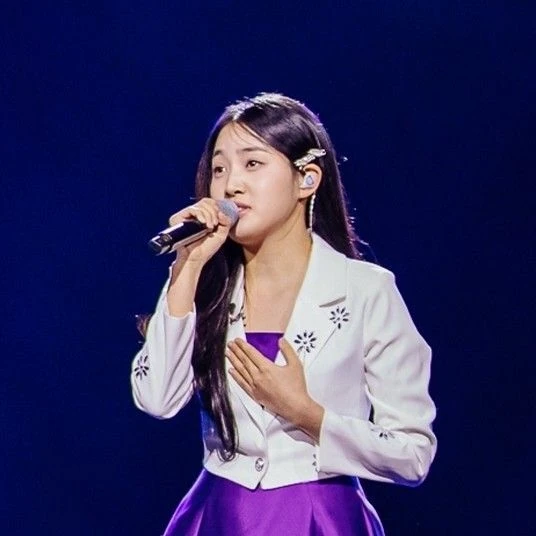 Foto populer Kim Taeyeon yang penuh cinta dari penggemar