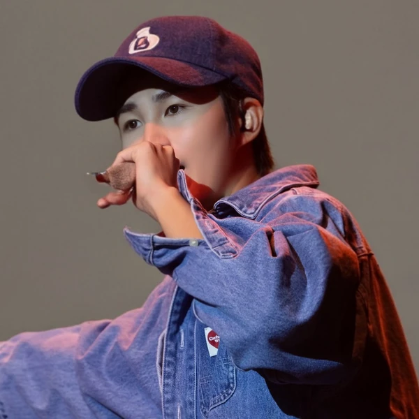 Foto populer Kim Heejae yang penuh cinta dari penggemar