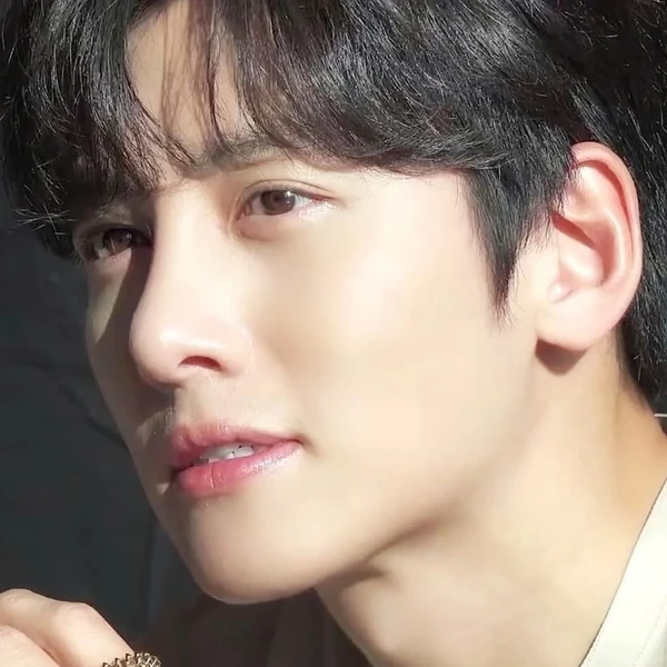 今天最受喜爱的池昌旭模样