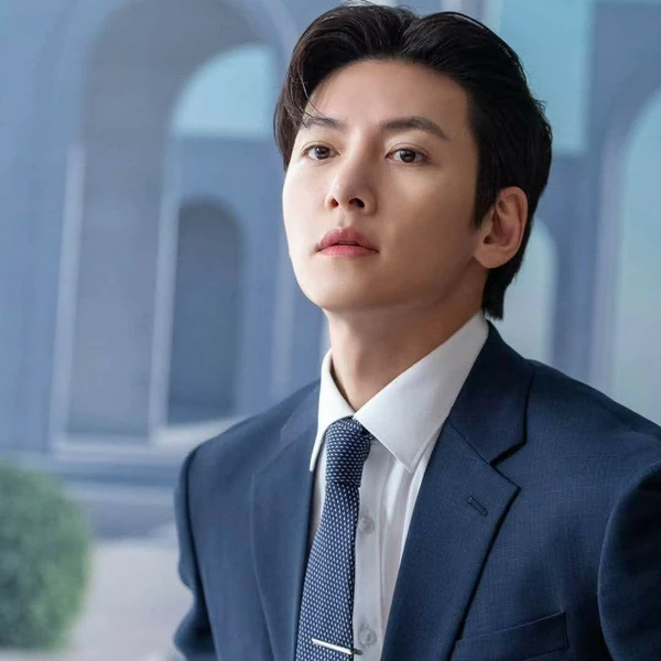 今天最受喜爱的池昌旭模样