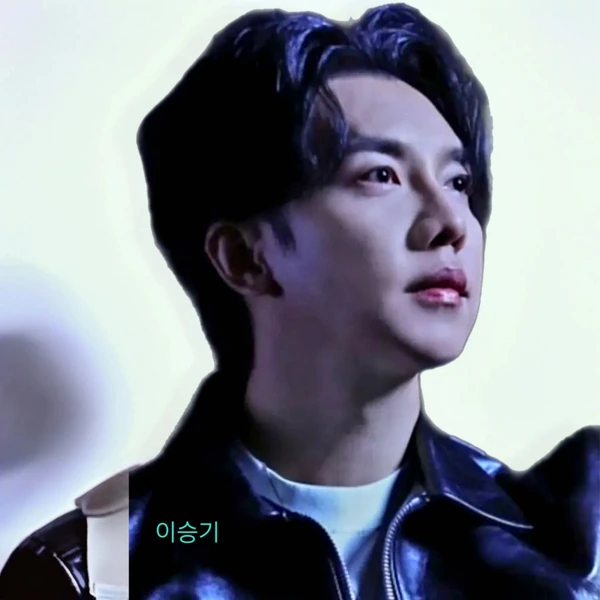 Foto populer Lee Seunggi yang penuh cinta dari penggemar