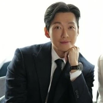 The most loved look of Namkoong Min today