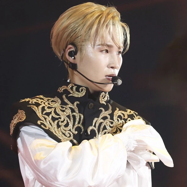 Foto populer Kim Heejae yang penuh cinta dari penggemar