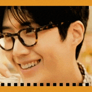 Foto populer Kim Seonho yang penuh cinta dari penggemar