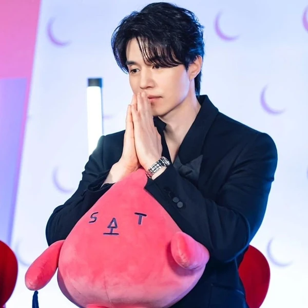 Popular photo full of fans’ love for Lee Dongwook