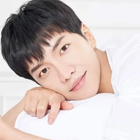 充满粉丝爱意的李升基人气照片