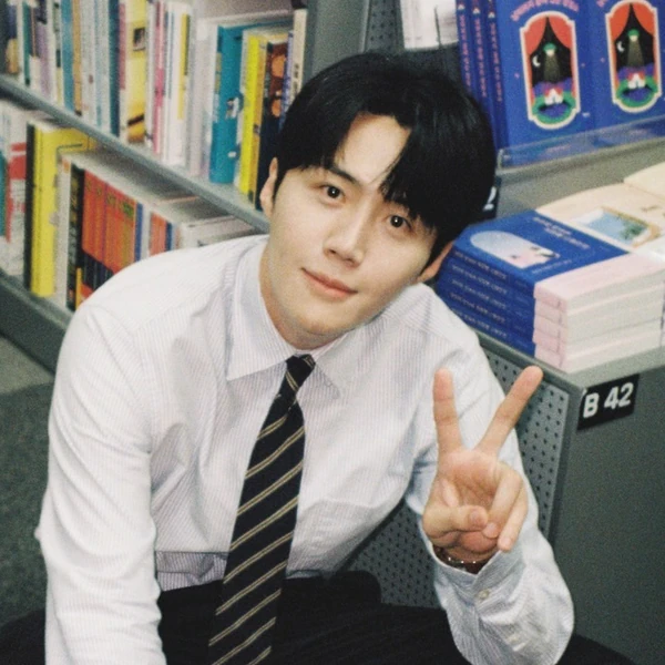 The most loved look of Kim Seonho today