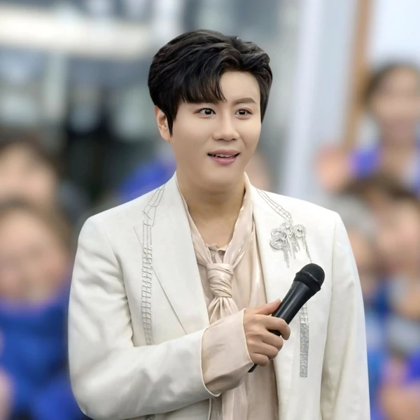 The most loved look of Jin Haesung today